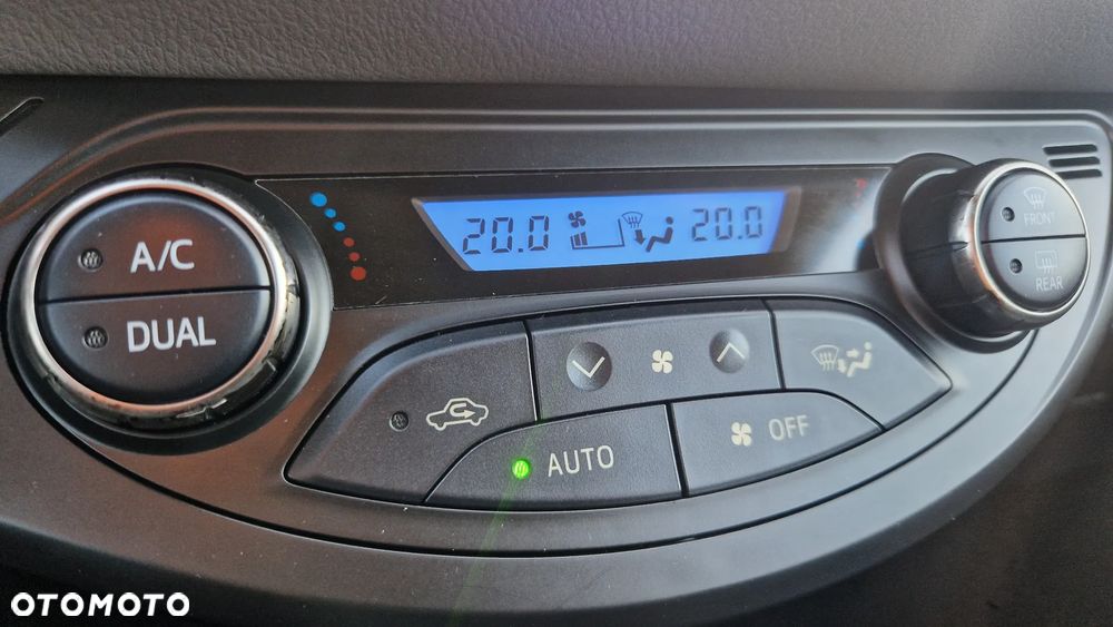 Toyota Yaris 1.5 VVT-i Lounge - 13