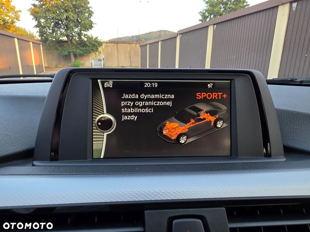 BMW Seria 3 318d DPF Edition Sport - 15