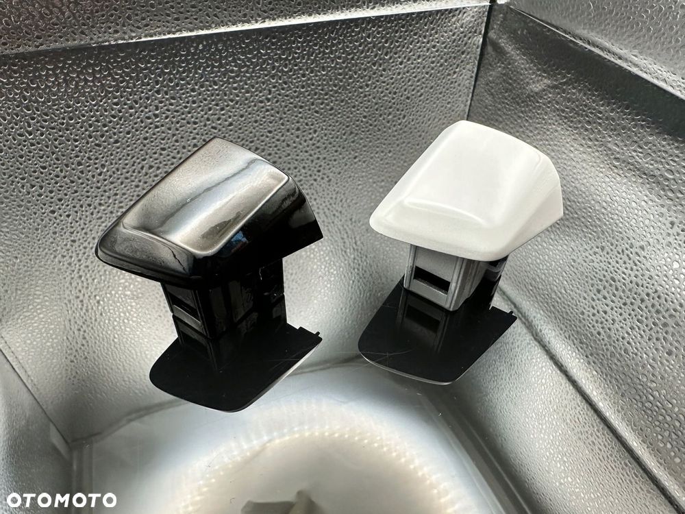 ZAŚLEPKA KLAMKI ZEWNĘTRZNA PRAWA LUB LEWA AUDI A1 / A3 / Q2 / TT - 2
