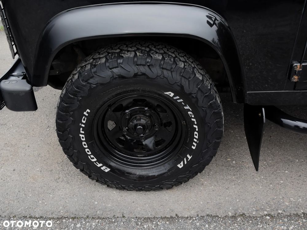 Land Rover Defender - 17