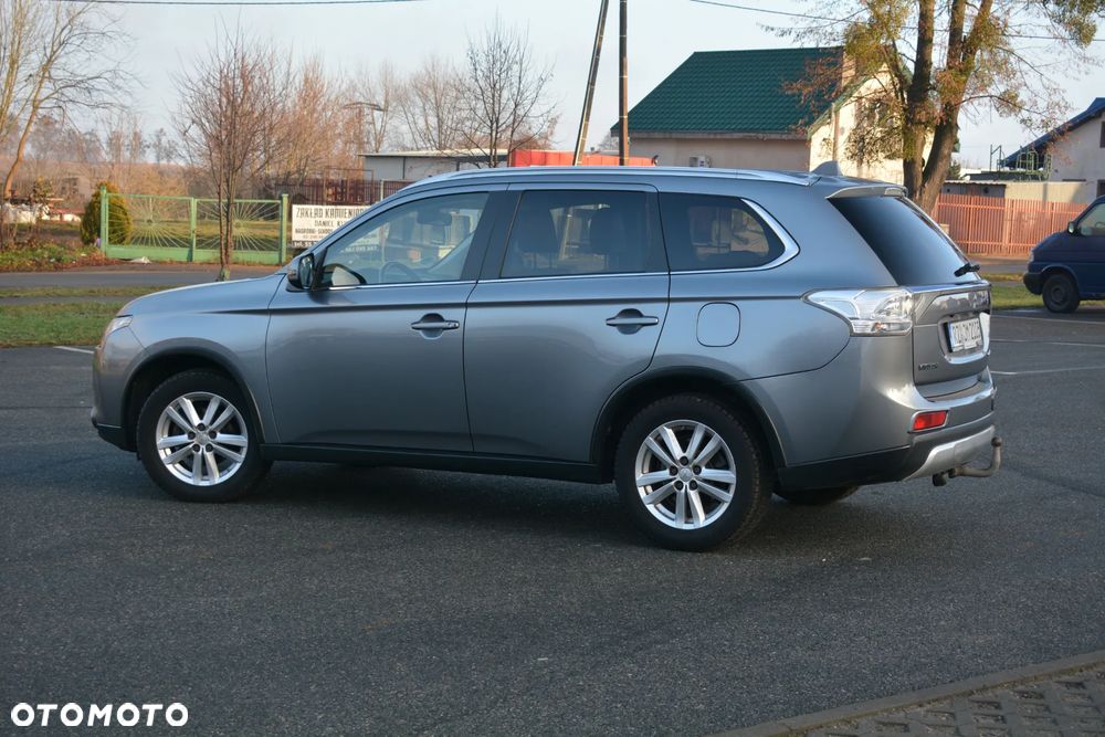 Mitsubishi Outlander - 16
