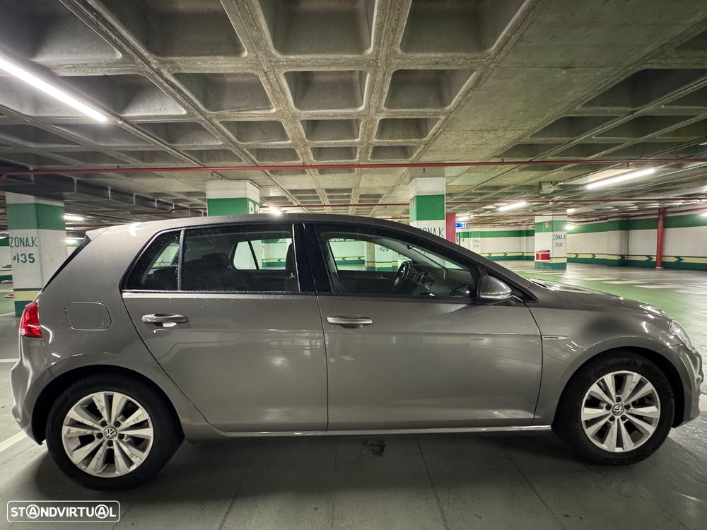 VW Golf 1.6 TDi BlueMotion Confortline - 4