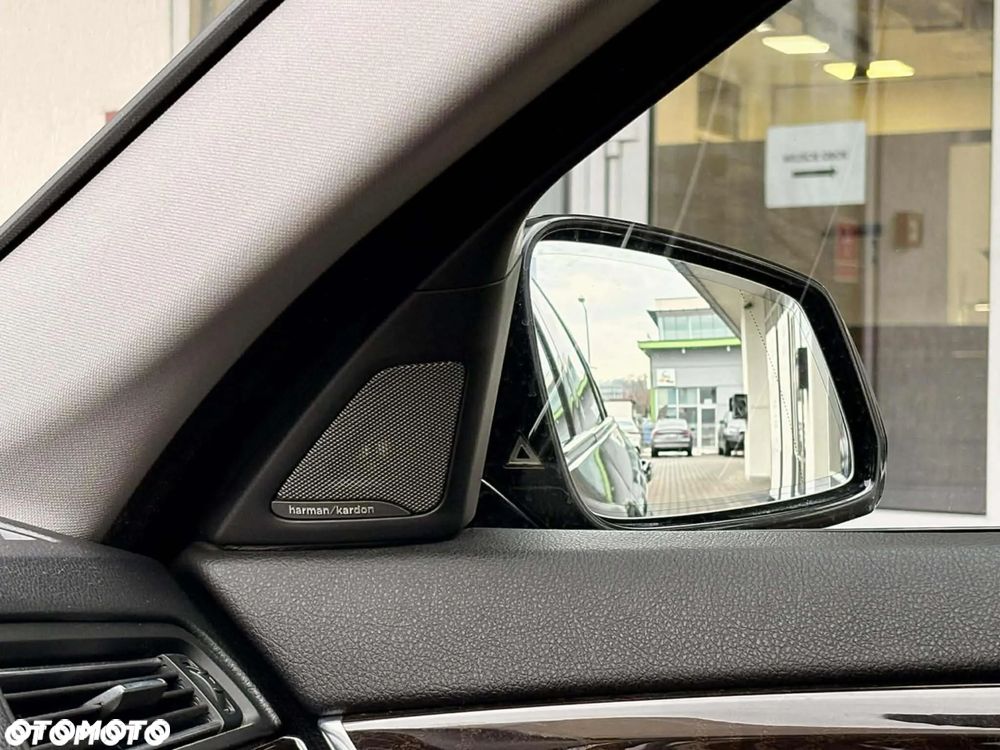 BMW Seria 5 525d xDrive - 11