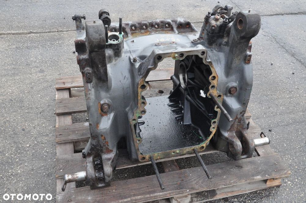 OBUDOWA TYLNEGO MOSTU FENDT 724 - 3