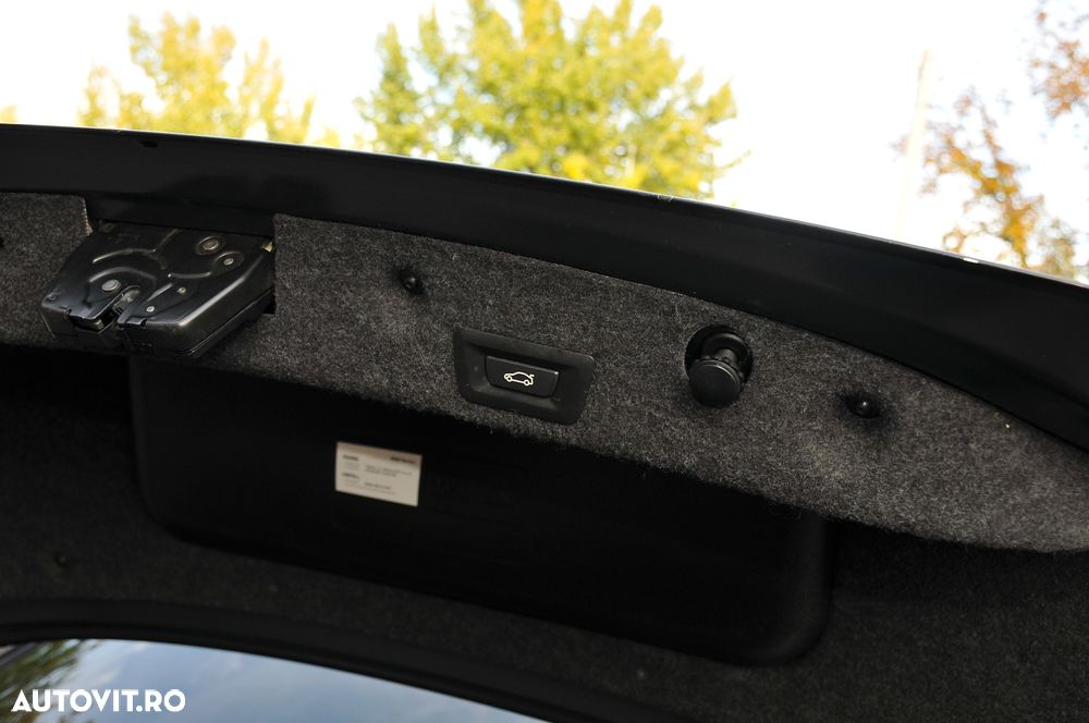 BMW Seria 5 525d xDrive - 27