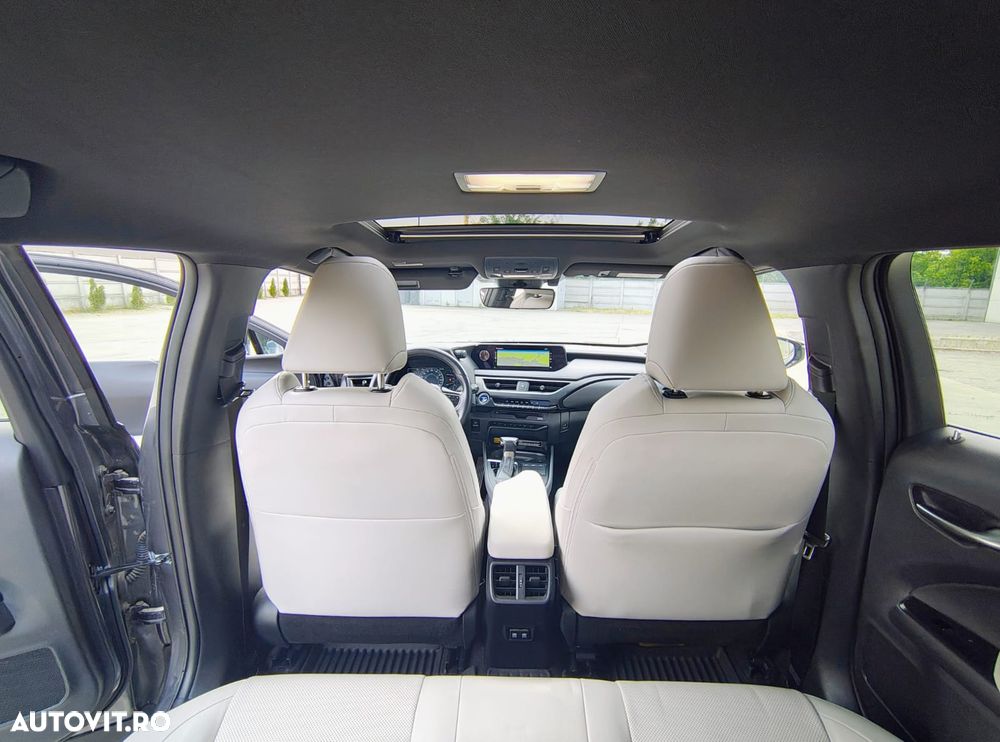 Lexus UX - 12