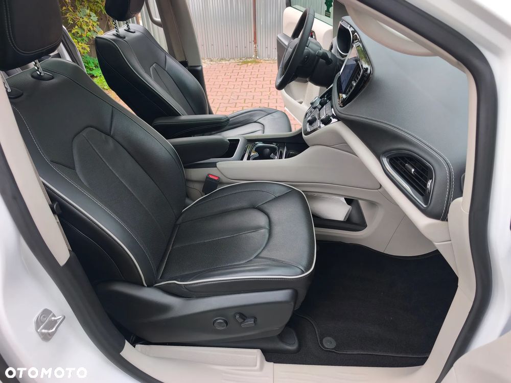 Chrysler Pacifica - 19