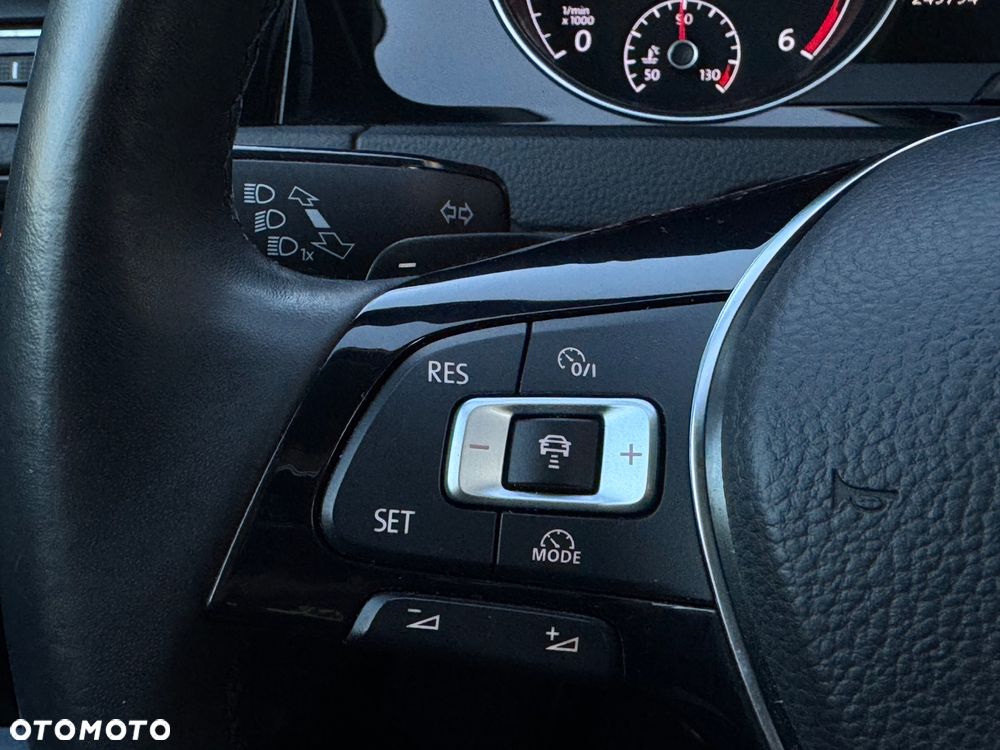 Volkswagen Golf 2.0 BlueTDI DSG Highline - 31