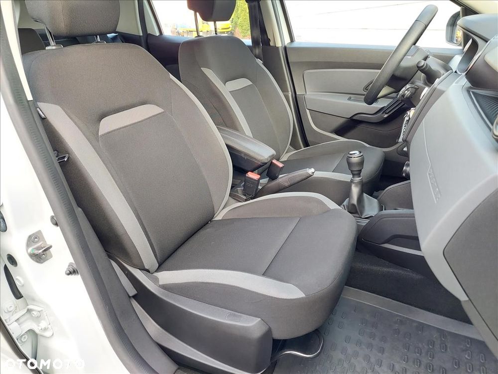 Dacia Duster 1.6 SCe Essential - 8