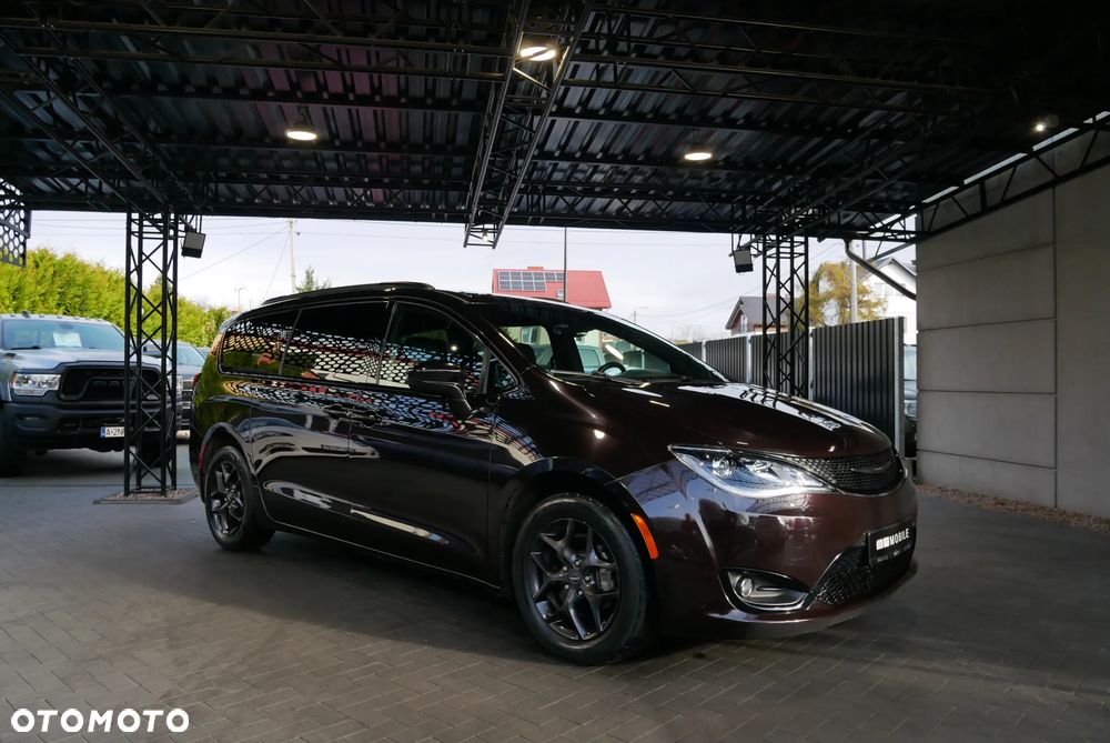 Chrysler Pacifica - 2