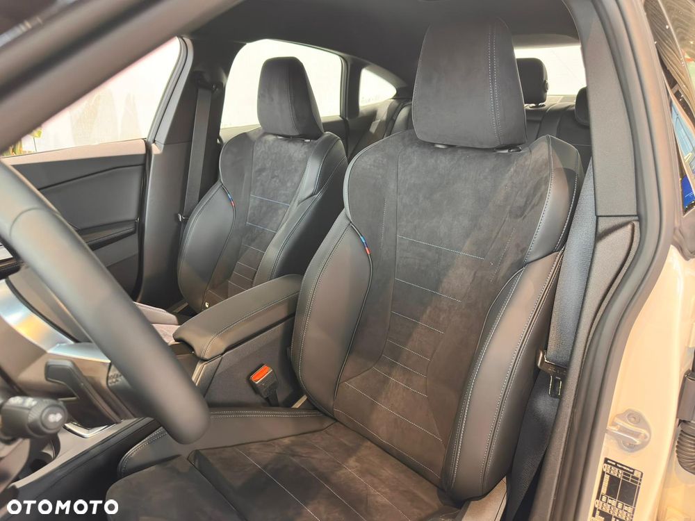 BMW Seria 2 220i mHEV - 14