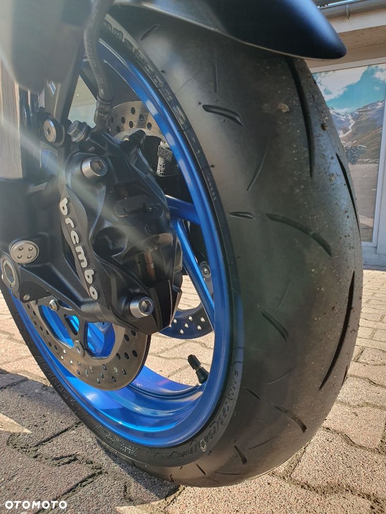 Suzuki GSX - 17