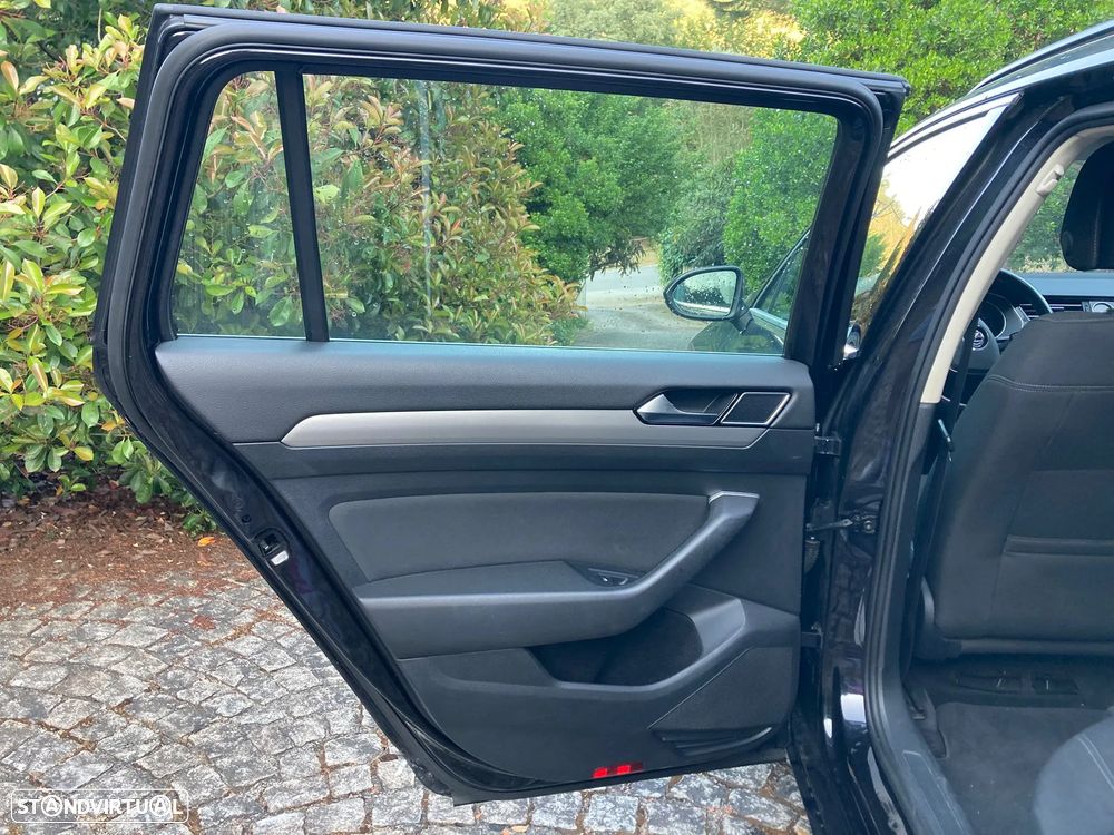 VW Passat Variant 1.6 TDI Confortline DSG - 15