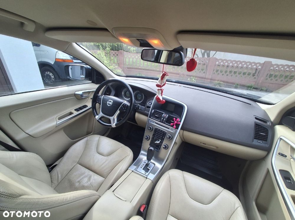 Volvo XC 60 2.4D AWD Momentum - 12