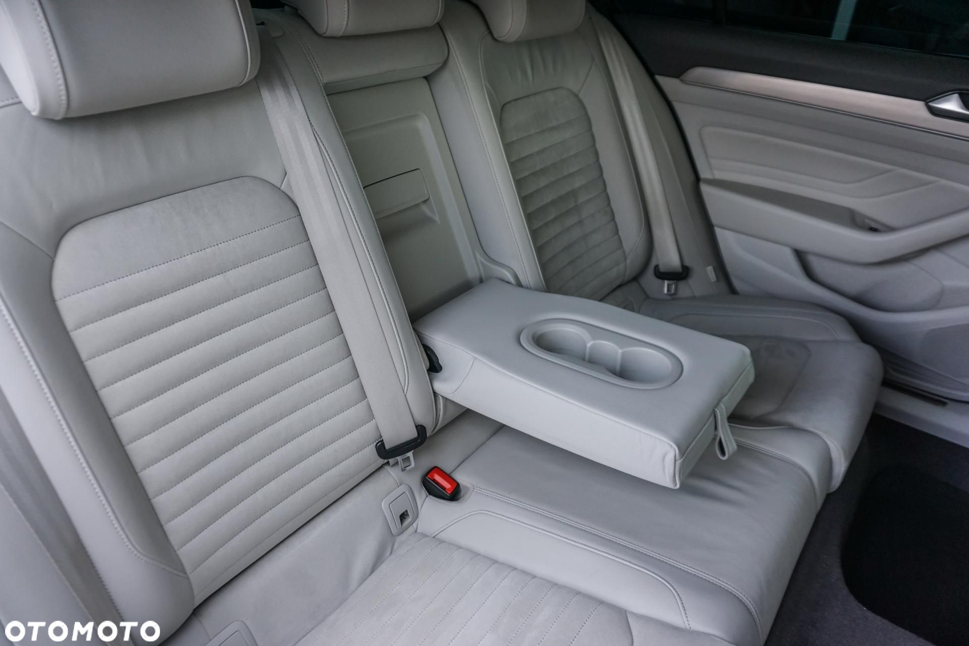 Volkswagen Passat 2.0 TSI Elegance DSG - 16