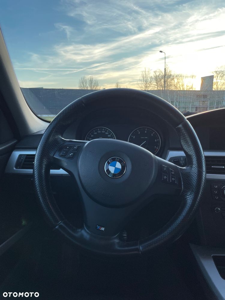 BMW Seria 3 320i - 13
