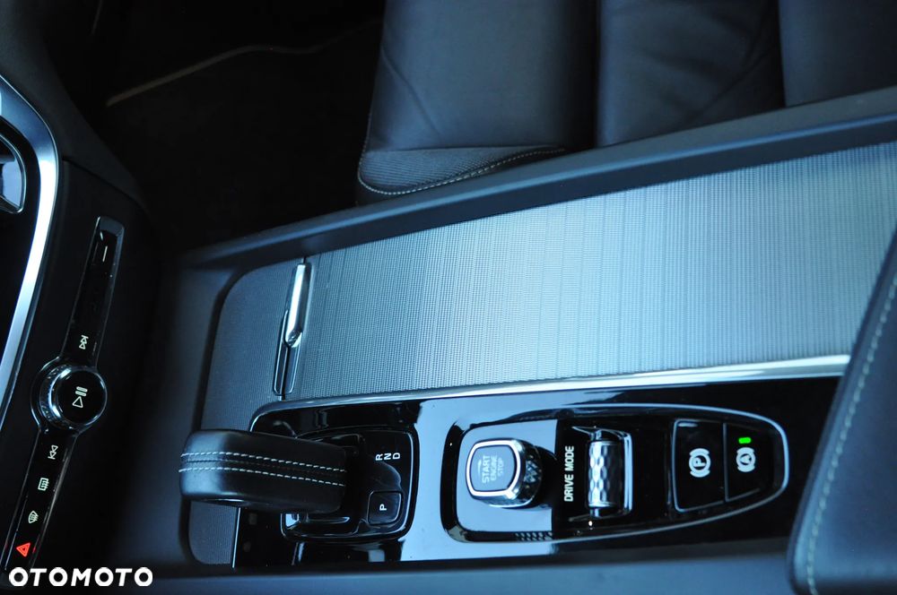 Volvo V60 D4 R-Design - 33