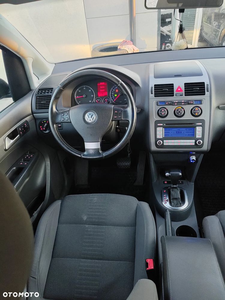 Volkswagen Touran 2.0 TDI DSG United - 3