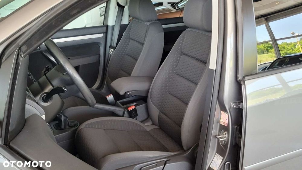 Volkswagen Touran - 10