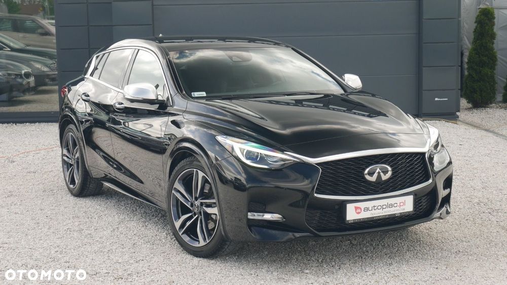Infiniti Q30 - 2