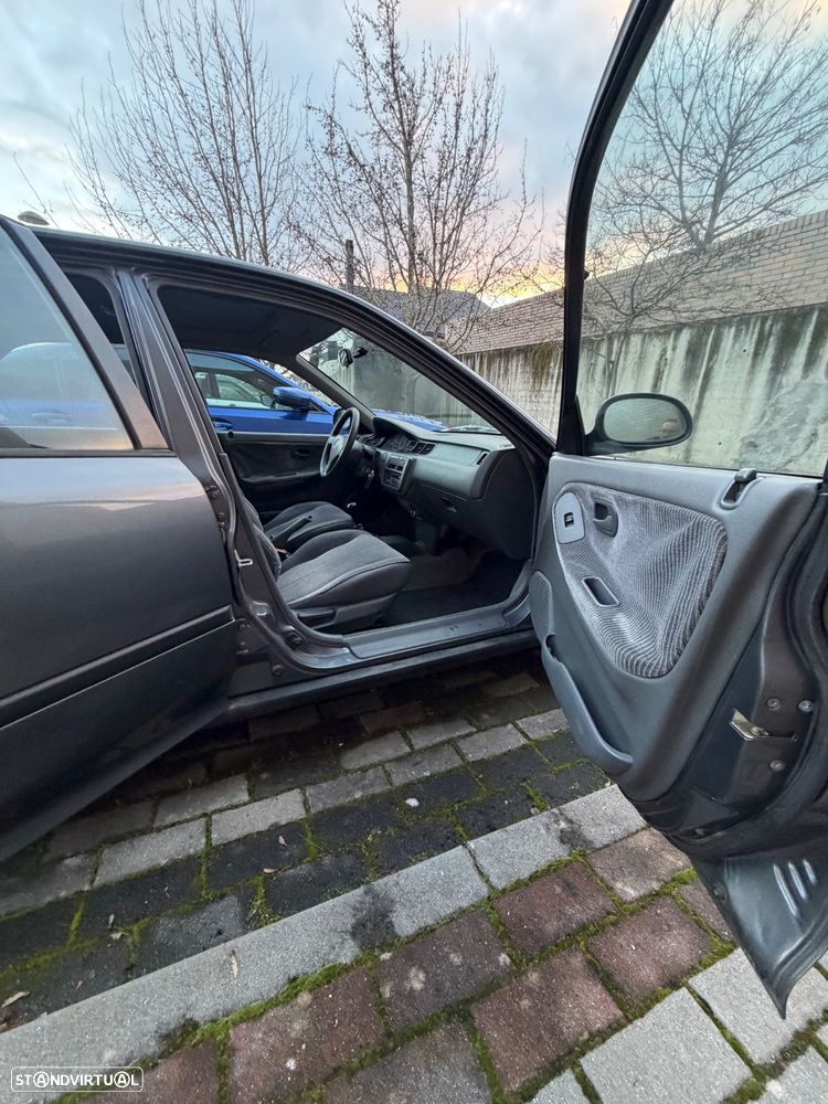 Honda Civic 1.5 LSi 16 V - 6