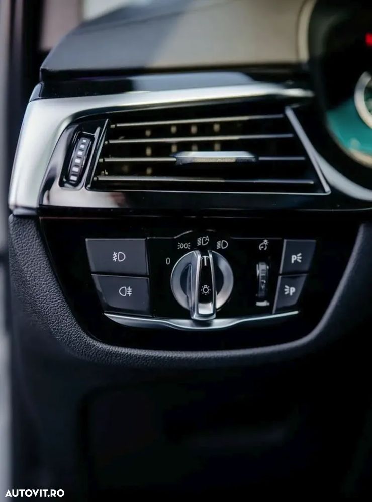 BMW Seria 5 520d Aut. Luxury Line - 29