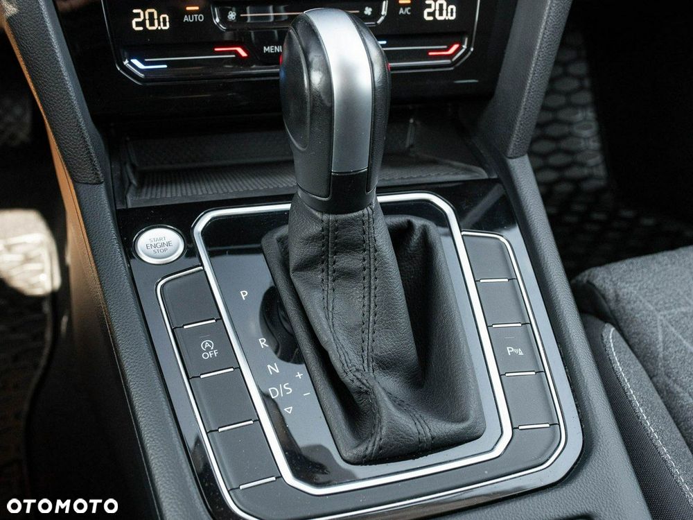 Volkswagen Passat - 16