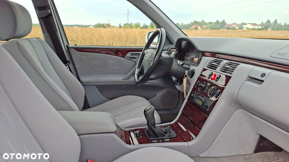 Mercedes-Benz Klasa E 220 CDI Classic - 12