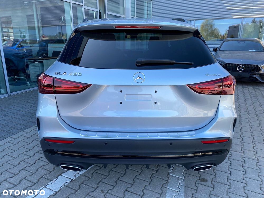 Mercedes-Benz GLA - 3