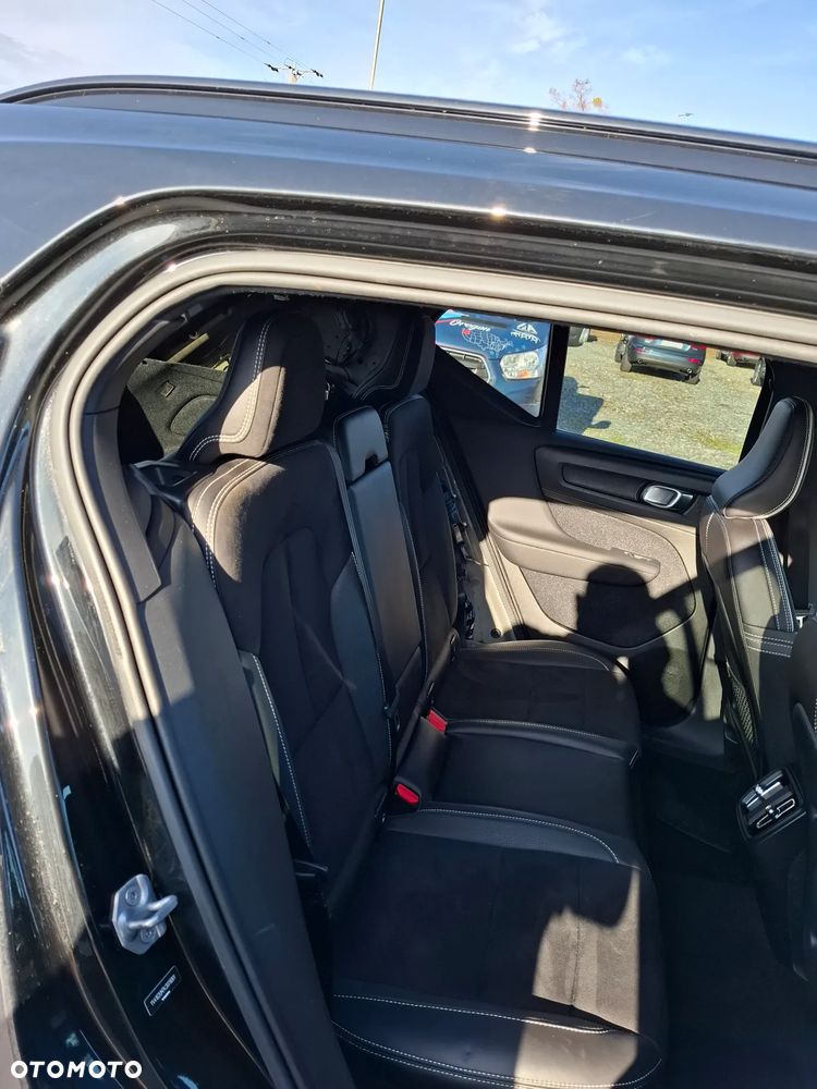 Volvo XC40 zderzak tyl kod lakieru 019 - 35