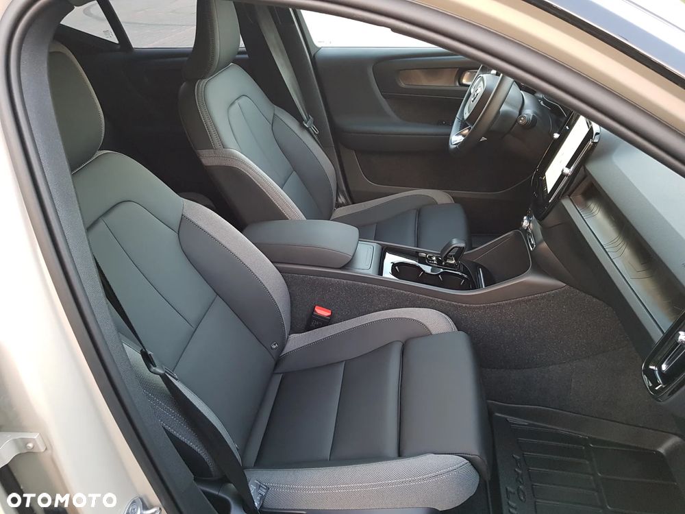 Volvo XC 40 Recharge 82 kWh Single M Extended Range RWD Plus - 12