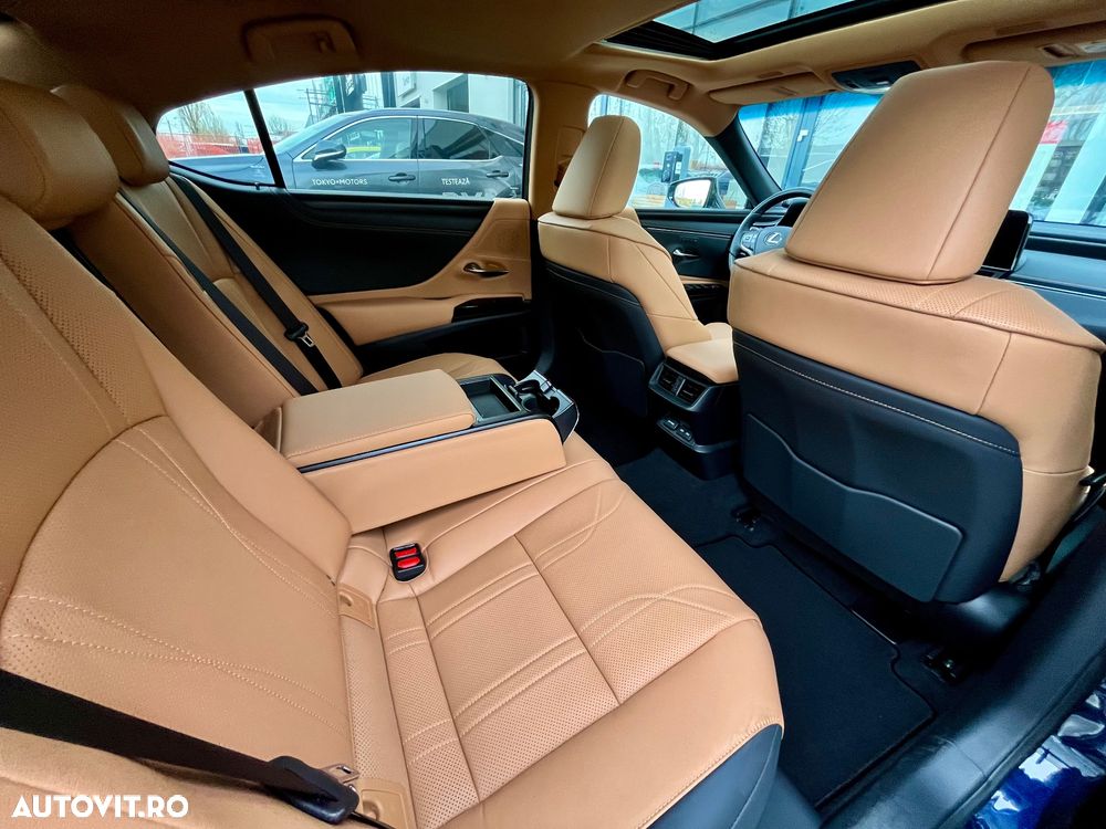 Lexus Seria ES 300h 2.5 TNGA HV 25H- 4X2 CVT Executive - 33