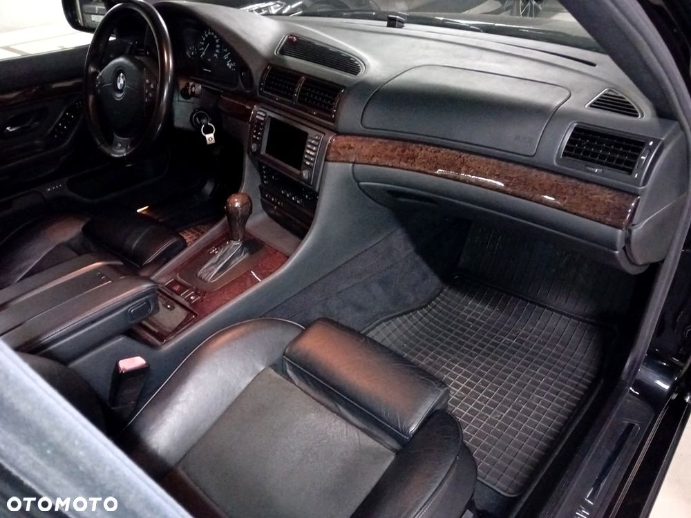 BMW Seria 7 735i L - 18