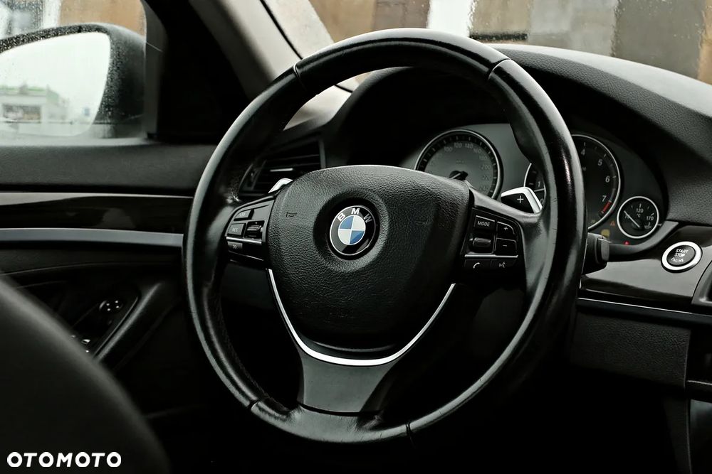 BMW Seria 5 528i - 27