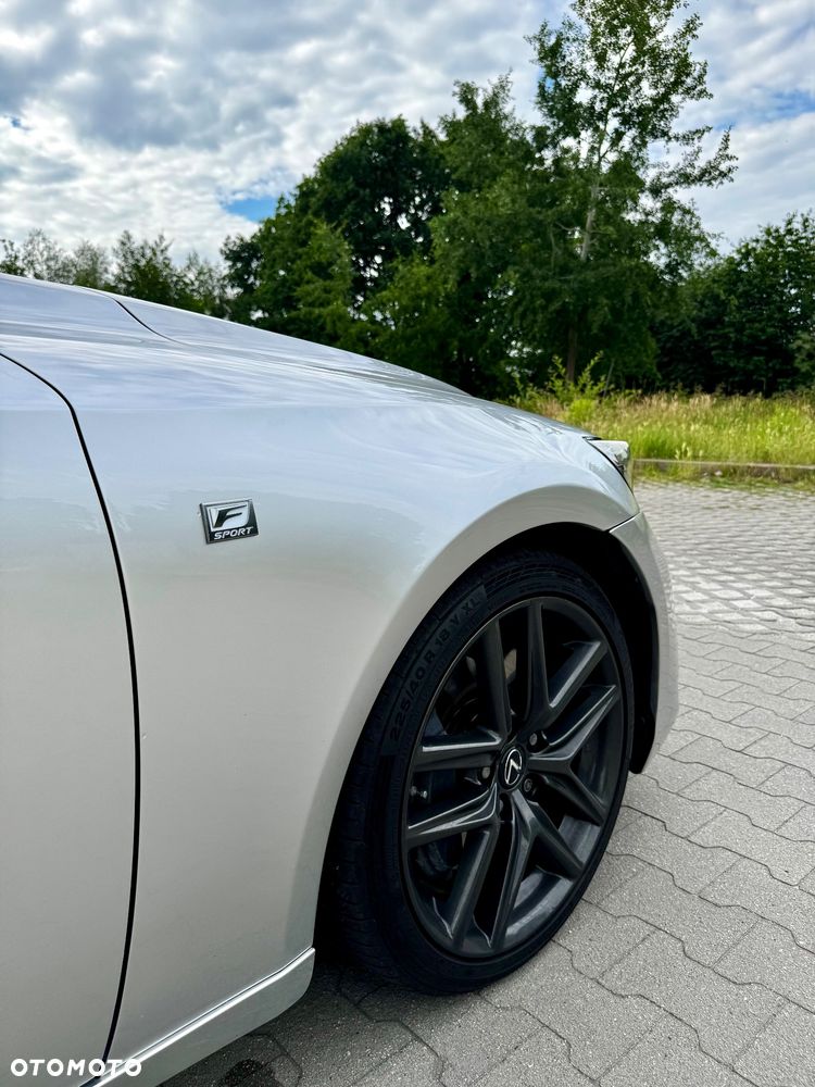 Lexus IS 200t / 300 F Sport - 8