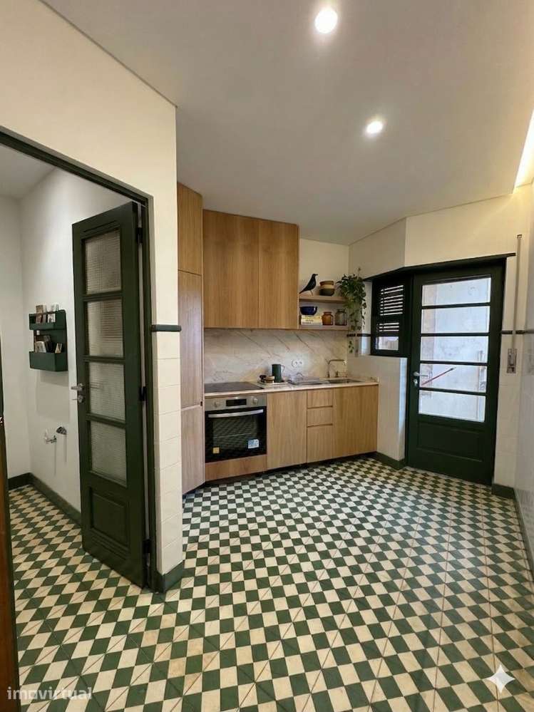 Exclusivo T2 em Paranhos: Charme dos Anos 50 (Colegio Luso-Francês) - Grande imagem: 2/14