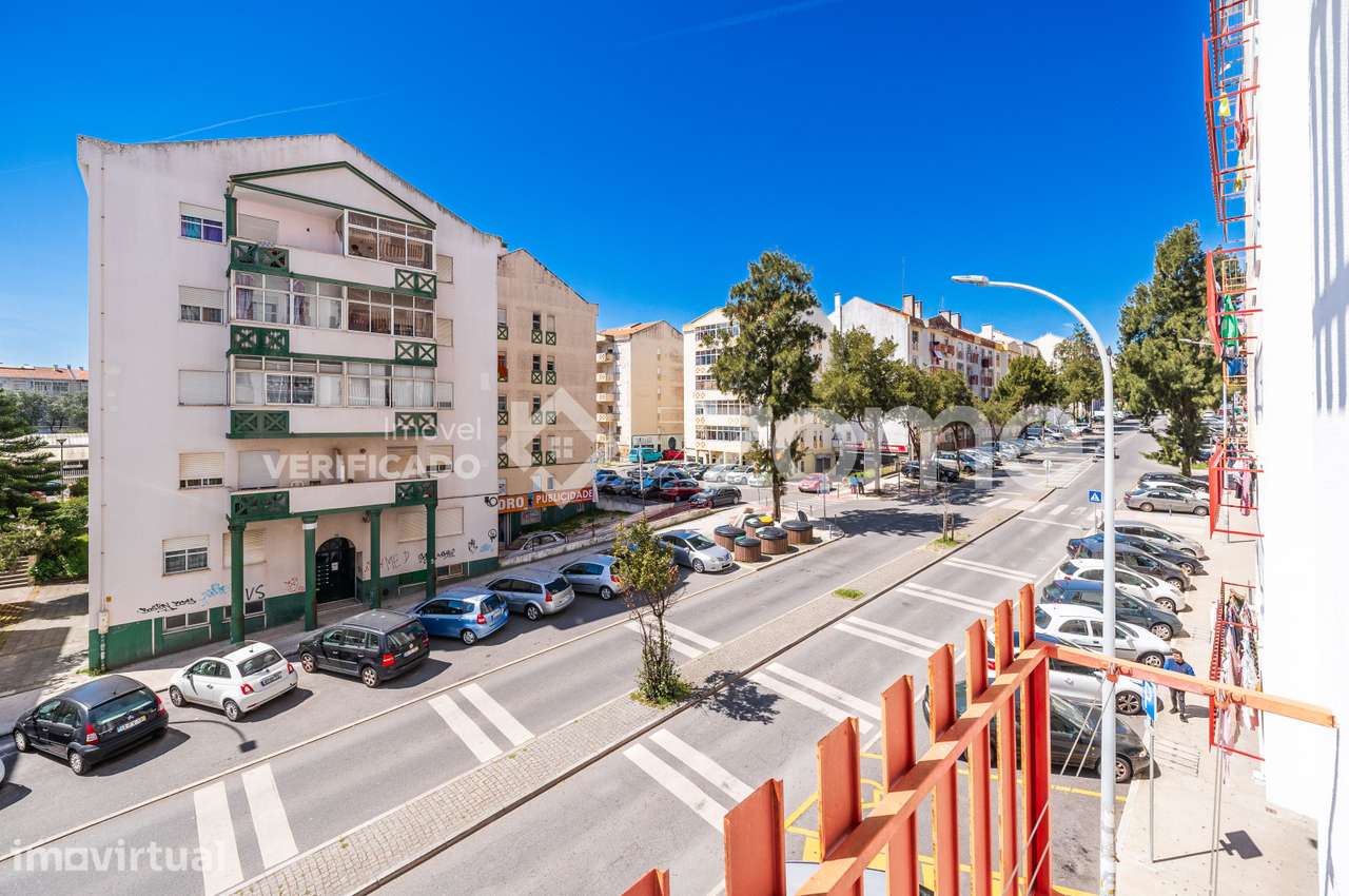 Apartamento T2 na Tapada das Mercês - Grande imagem: 2/39