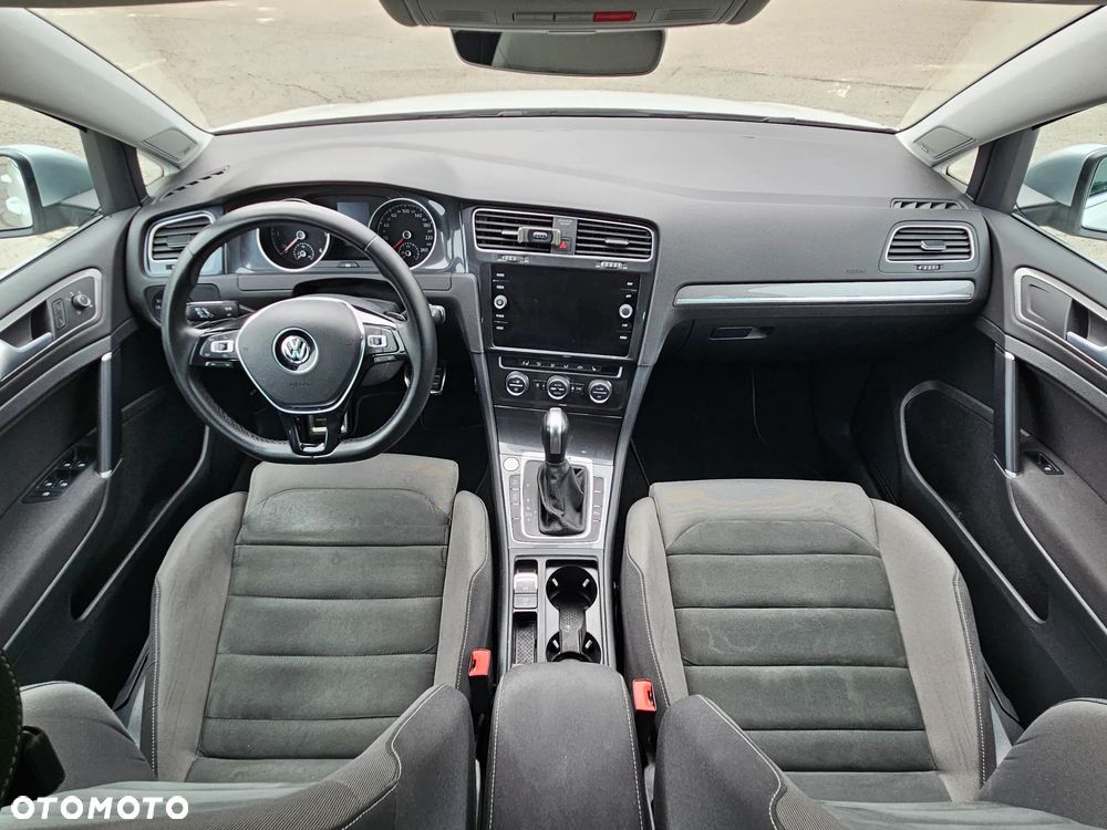 Volkswagen Golf - 28