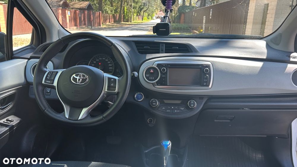 Toyota Yaris 1.5 - 7