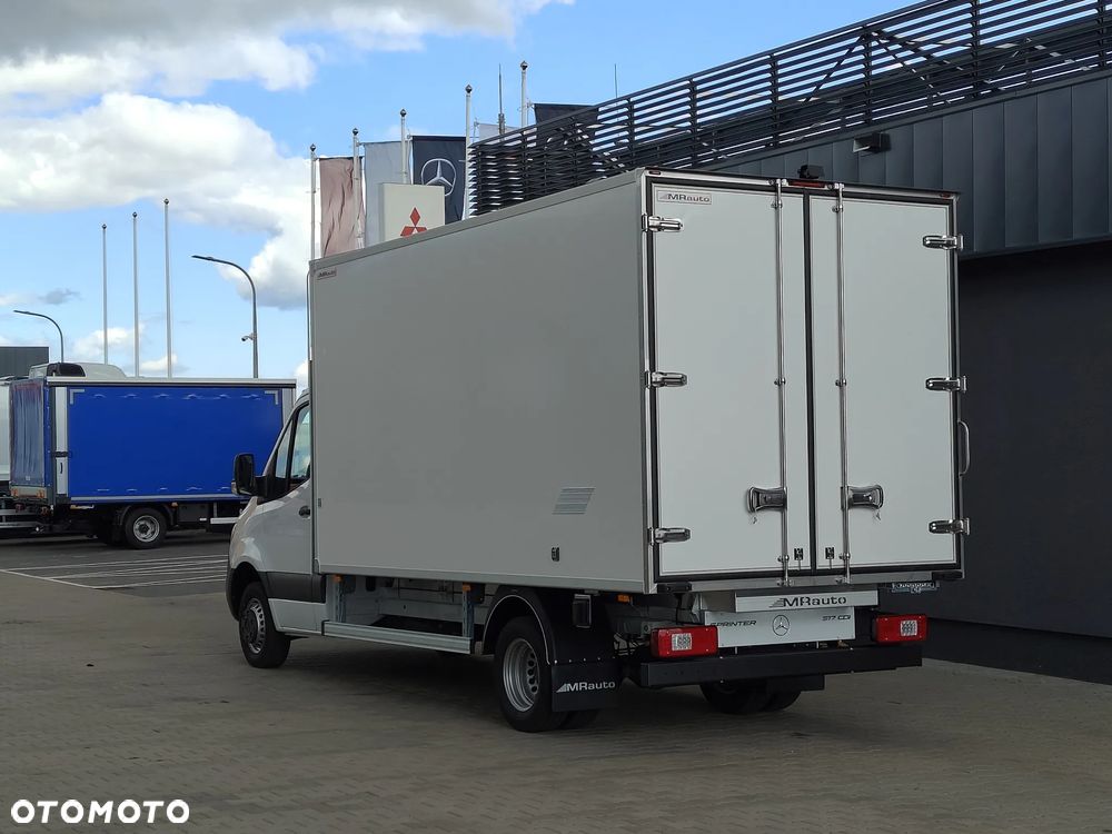 Mercedes-Benz Sprinter - 4