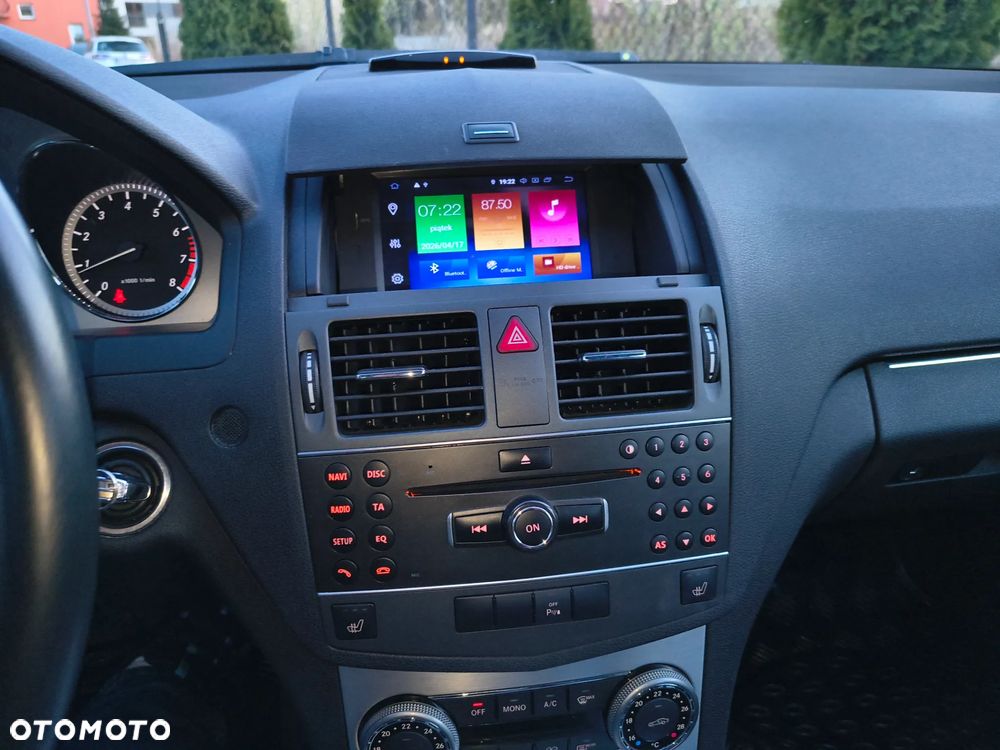 Mercedes-Benz Klasa C 250 CGI BlueEff Avantgarde - 23