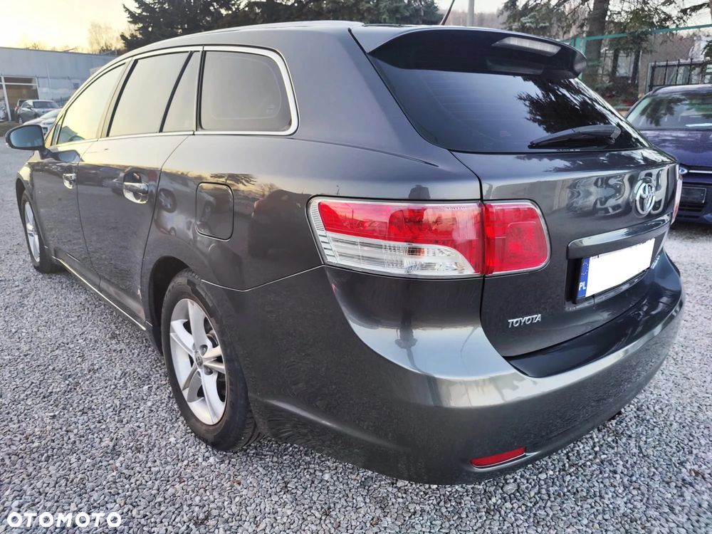 Toyota Avensis - 2