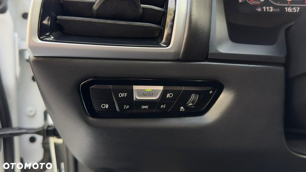 BMW Seria 8 - 34