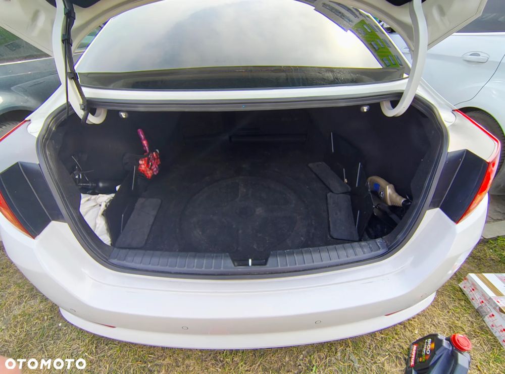 Kia Optima 2.0 L - 14