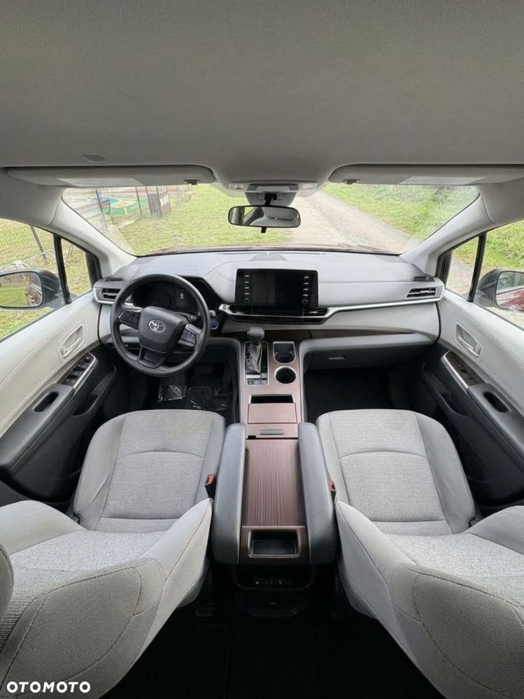 Toyota Sienna - 9