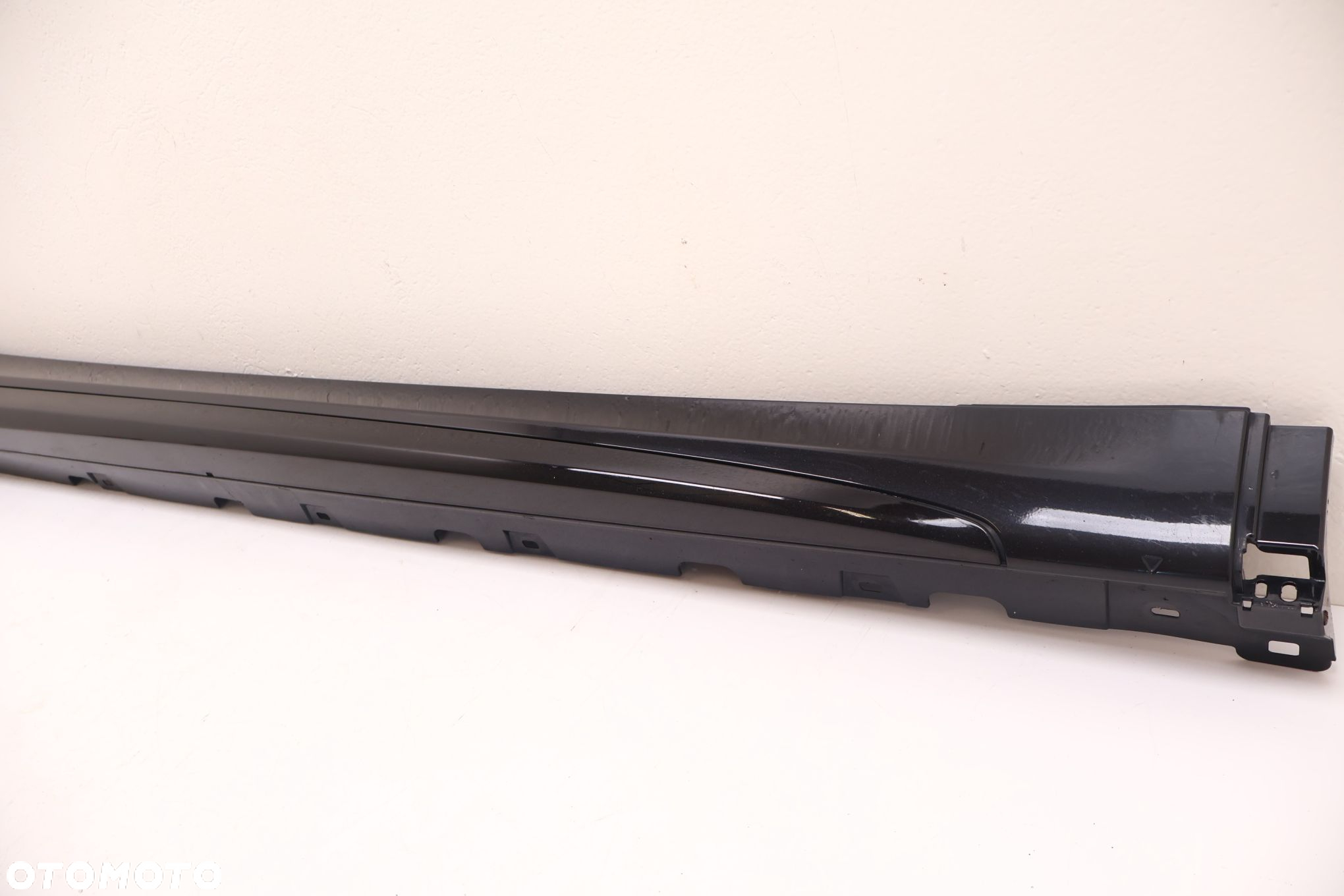 MASERATI GRECALE GT  LISTWA PROGOWA PRAWA 670167153, 670195181 - 2