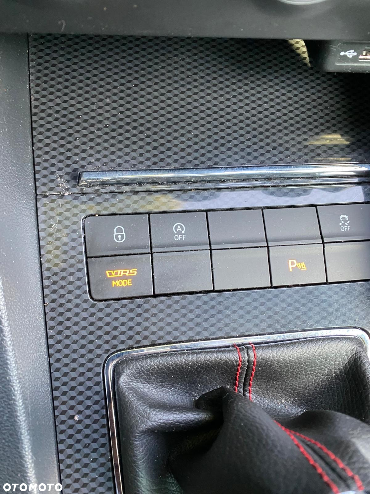 Skoda Octavia 2.0 TSI RS - 29