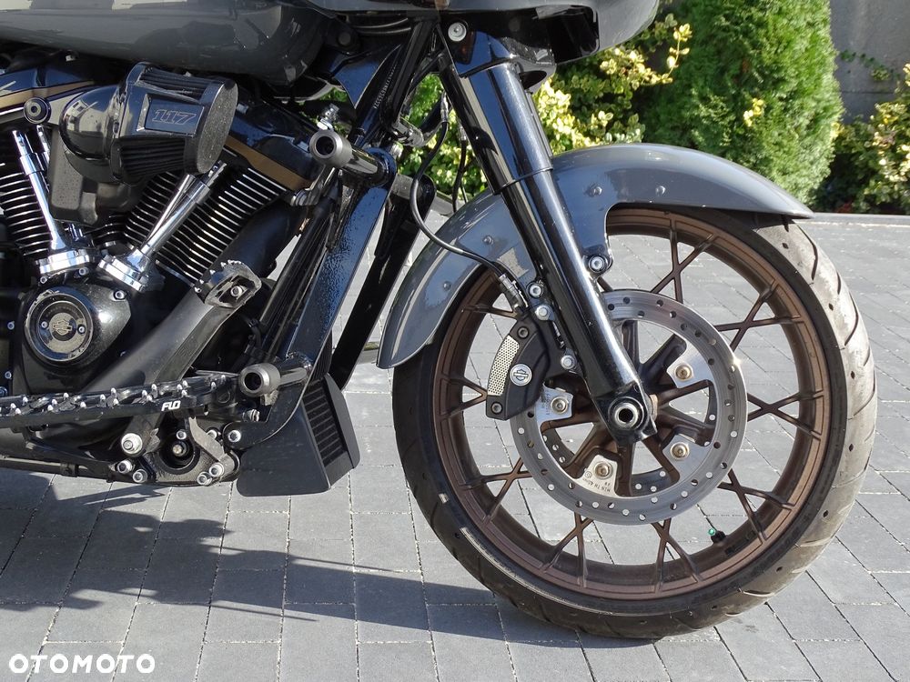 Harley-Davidson Touring Road Glide - 16