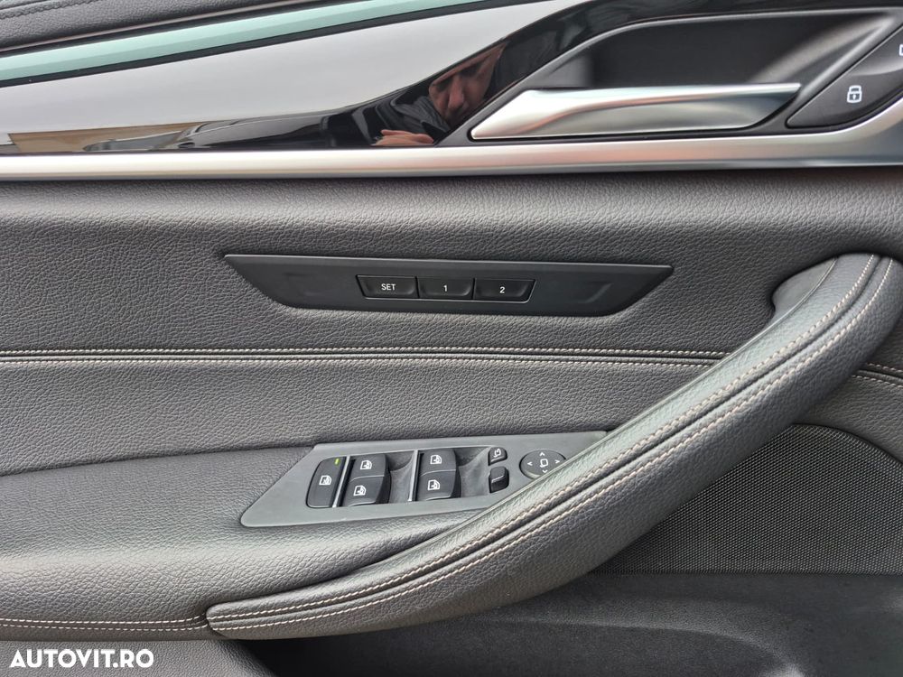 BMW Seria 5 520i Aut. Luxury Line - 15