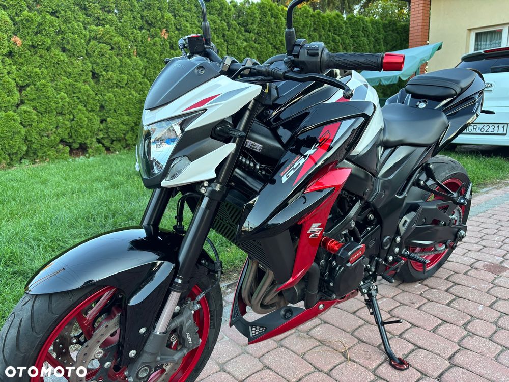 Suzuki GSX - 22